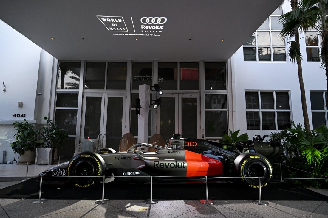 F1 car on display in Miami — Formula 1 arrives, 2022